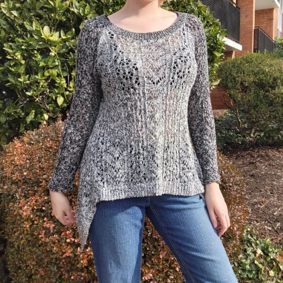 ˖ ݁ ˚ ₊𖥔⋆ Leifnotes 2010s grey handkerchief sweater with lace lining ⋆𖥔₊˚ ݁ ˖ - Picture 5 of 8